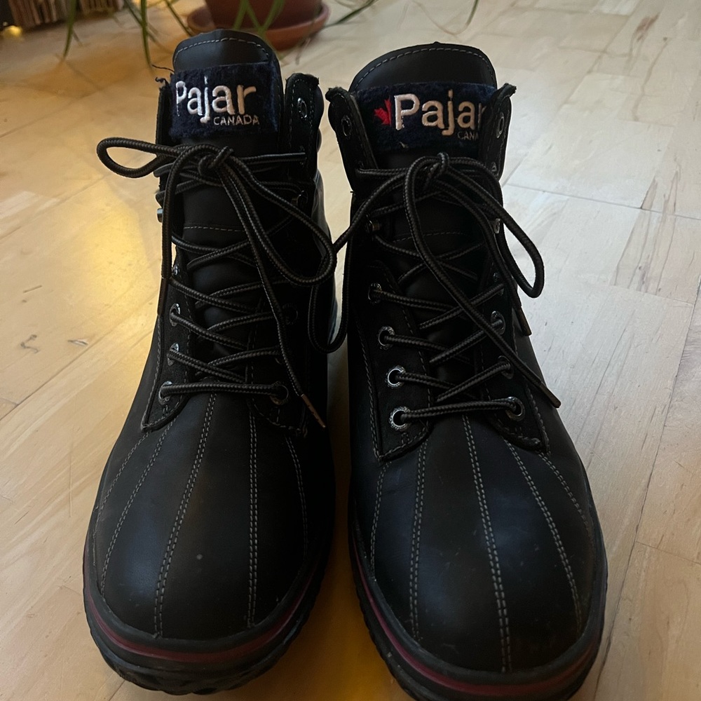 MENS Pajar snow/rain boots. Size 13.